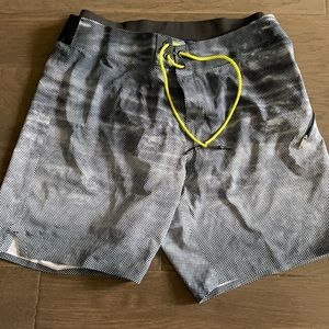 Iulu lemon men’s swim trunks size 36